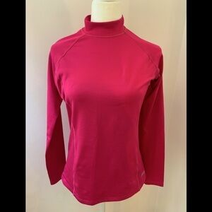 Reebok women’s athletic fitted top, size M